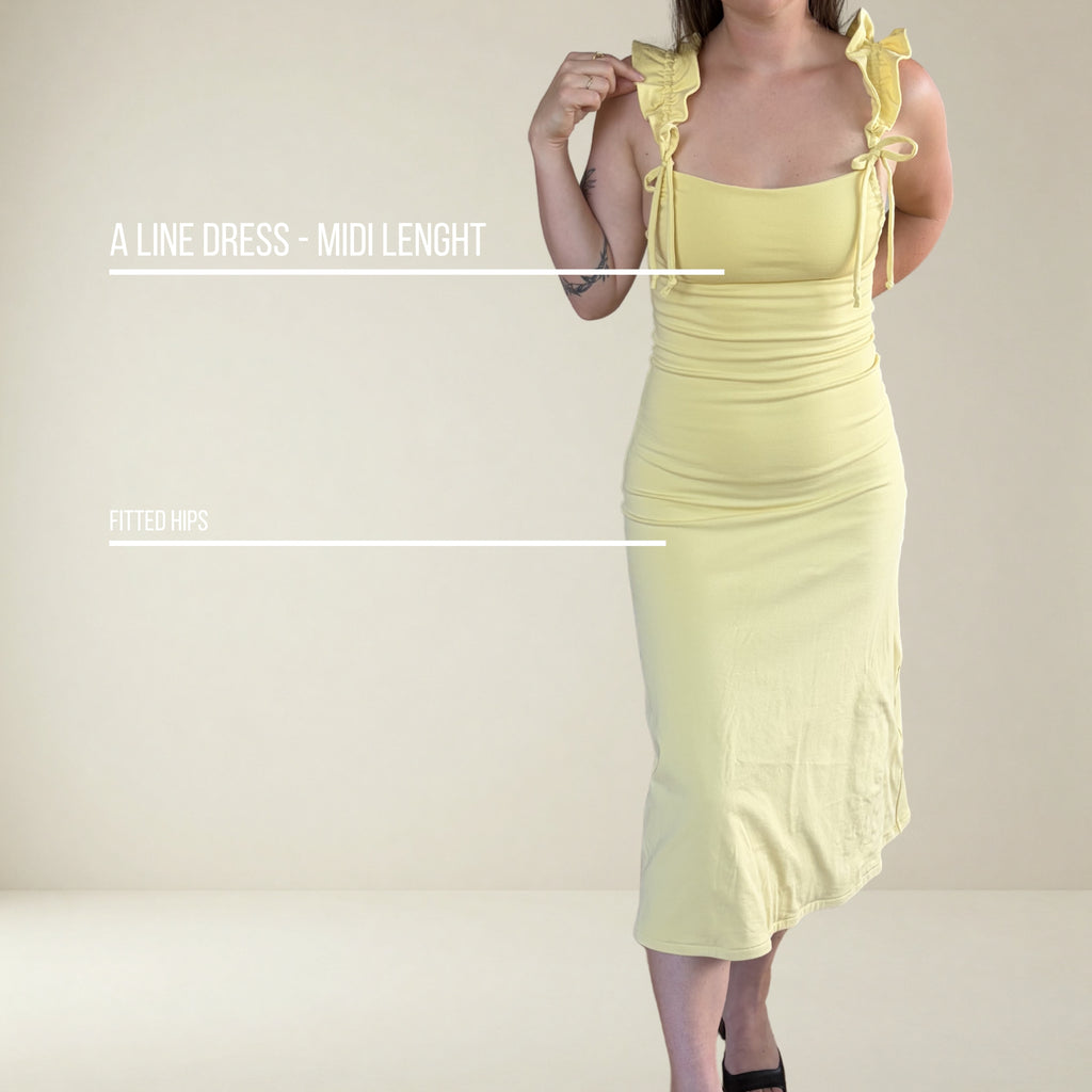 DR001 - Robe doublée en tricot avec bretelles ajustables et volants