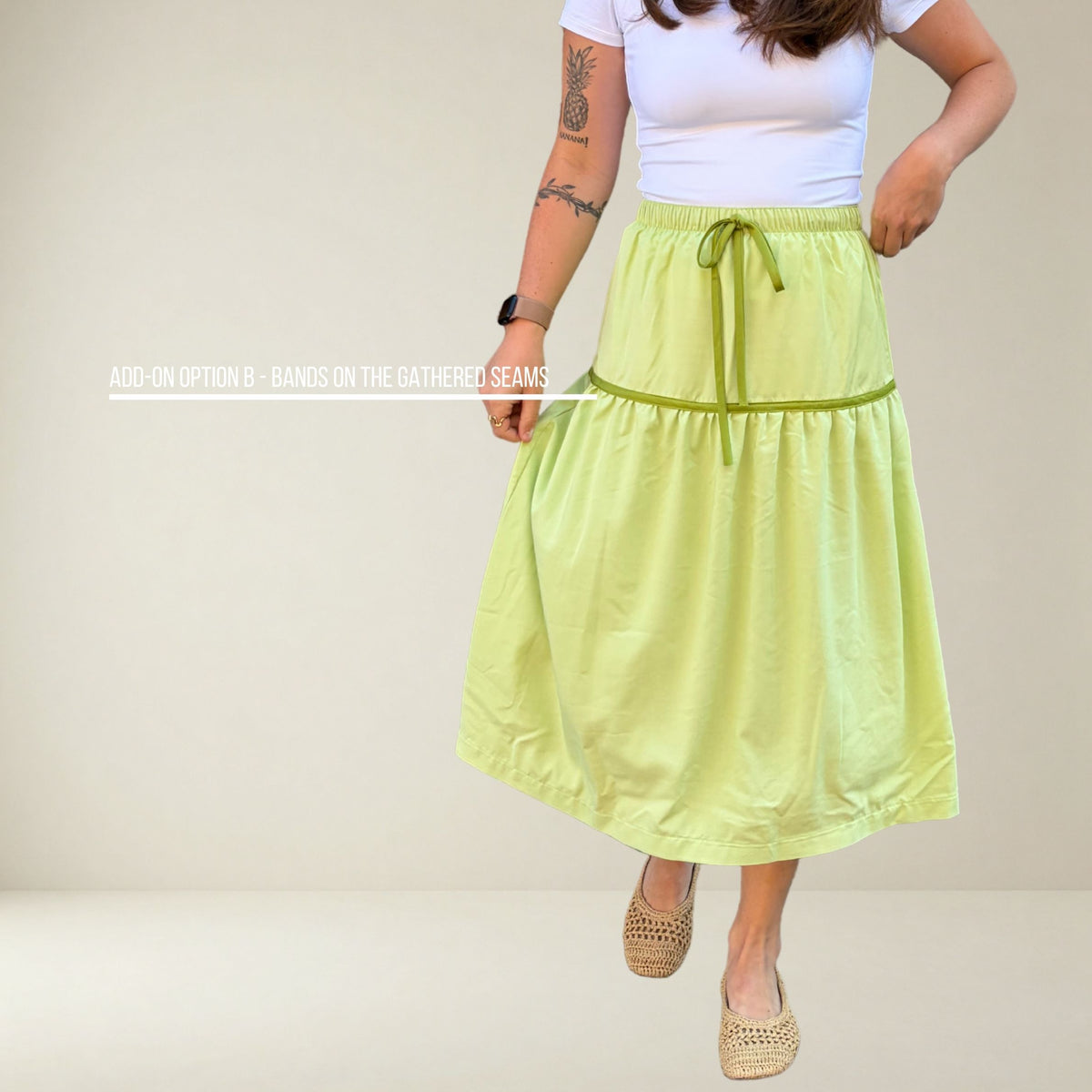 SK001 - Jupe à taille élastique avec découpe aux hanches
